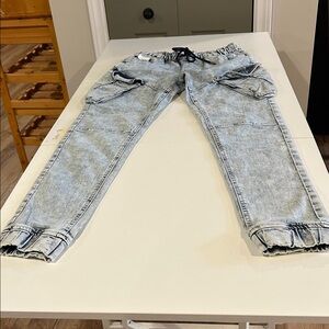 Jeaniologie Women’s Light Wash Cargo Jogger Jeans